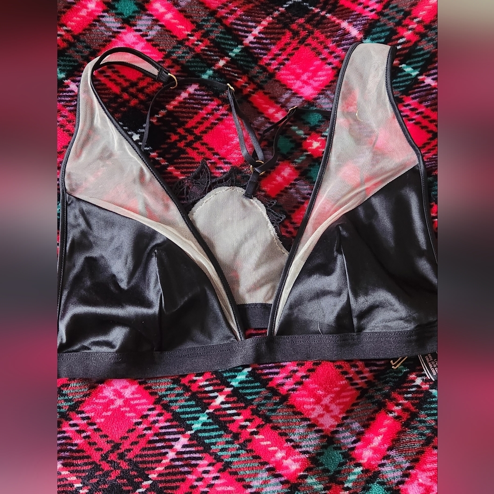 VS plunge dragon bra